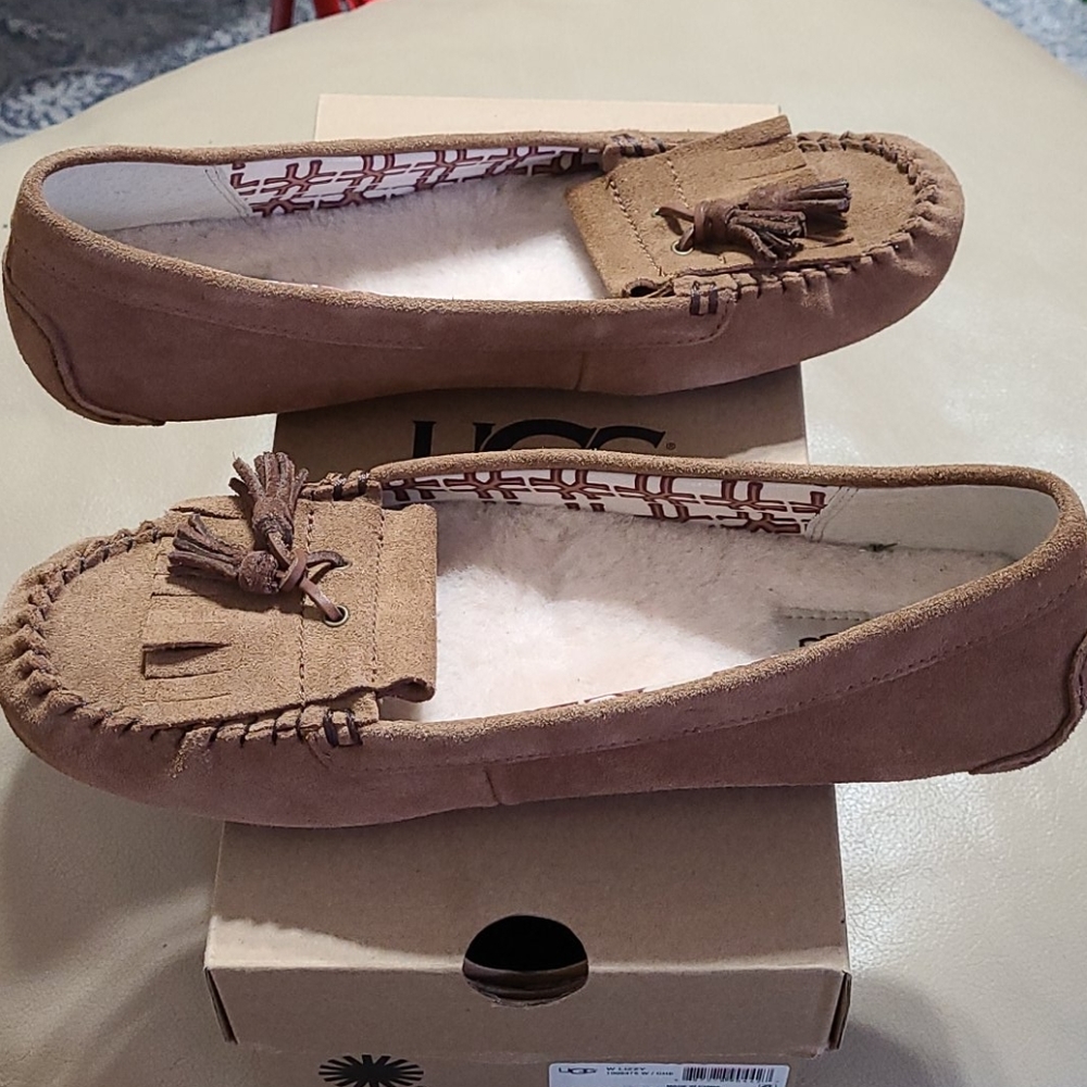 Ugg Lizzy slipper.